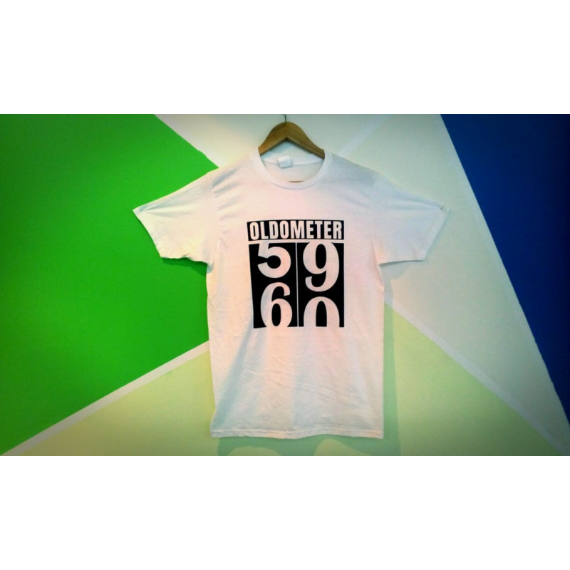 Playera Printernet OldMeter para celebrar tu cumpleaños al máximo elige tu año y úsala con gusto , es única para disfrutar